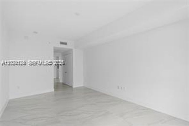 17111 Biscayne Blvd 1210, North Miami Beach, FL 33160