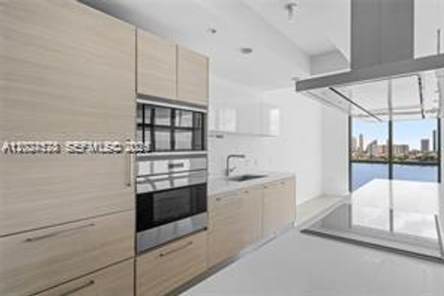 17111 Biscayne Blvd 1210, North Miami Beach, FL 33160