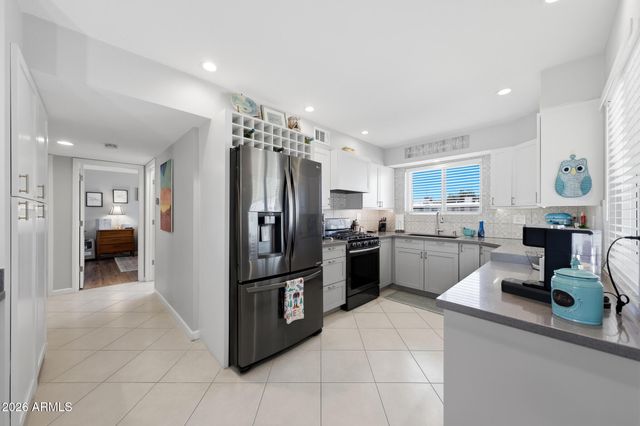 10746 W ABBOTT Avenue, Sun City, AZ 85351