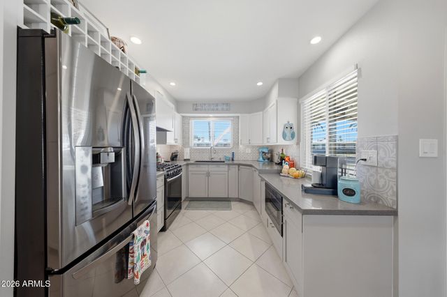 10746 W ABBOTT Avenue, Sun City, AZ 85351