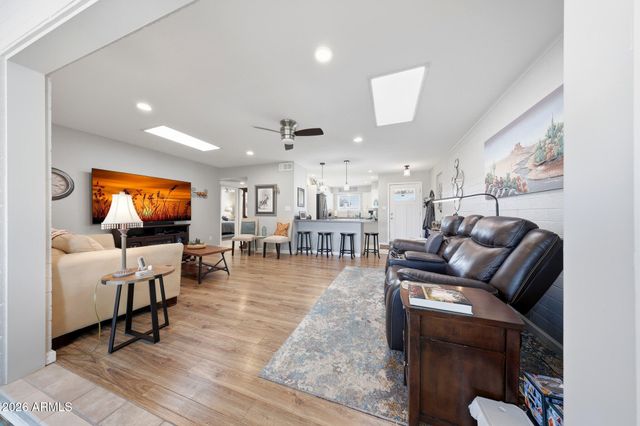 10746 W ABBOTT Avenue, Sun City, AZ 85351