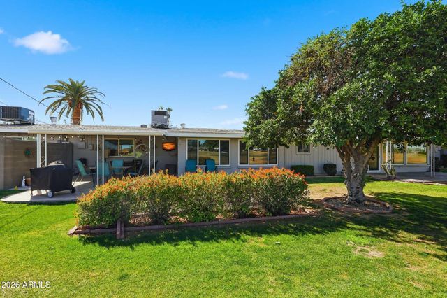 10746 W ABBOTT Avenue, Sun City, AZ 85351