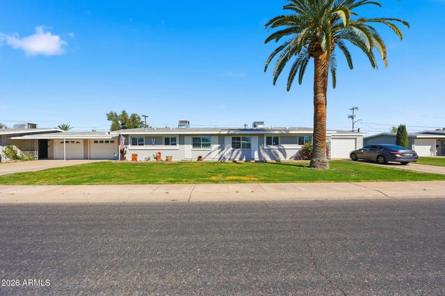 10746 W ABBOTT Avenue, Sun City, AZ 85351