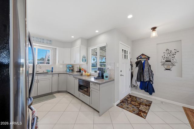 10746 W ABBOTT Avenue, Sun City, AZ 85351