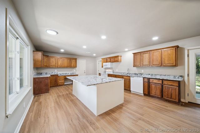 17567 E 405 Road, Claremore, OK 74017