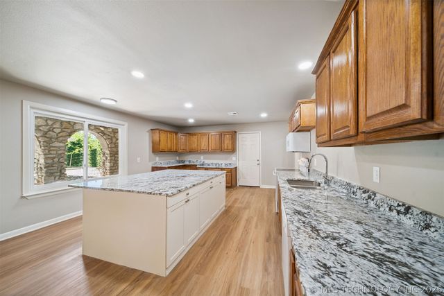 17567 E 405 Road, Claremore, OK 74017