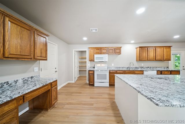 17567 E 405 Road, Claremore, OK 74017