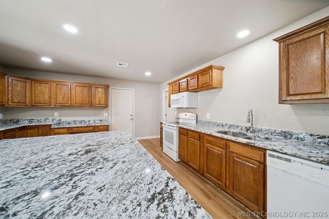17567 E 405 Road, Claremore, OK 74017
