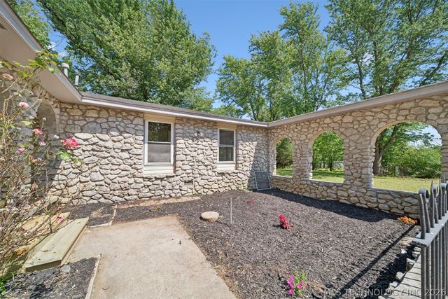 17567 E 405 Road, Claremore, OK 74017