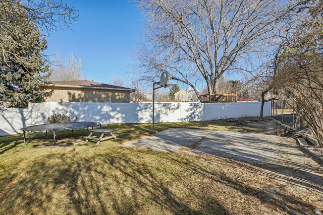 222 E CLEAR CREEK DR, Sandy, UT 84070
