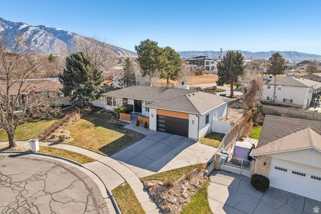 222 E CLEAR CREEK DR, Sandy, UT 84070