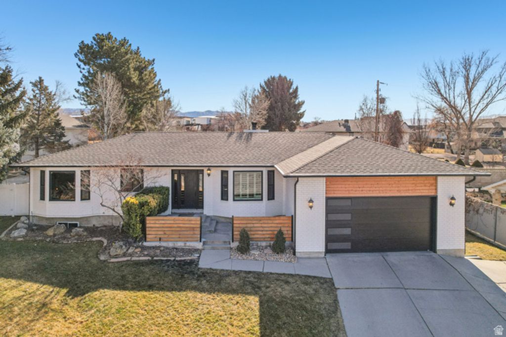 222 E CLEAR CREEK DR, Sandy, UT 84070
