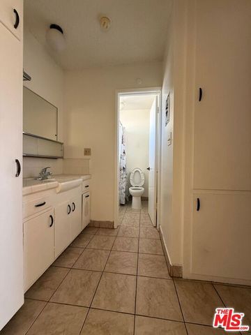 1131 Elm Avenue G, Glendale, CA 91201