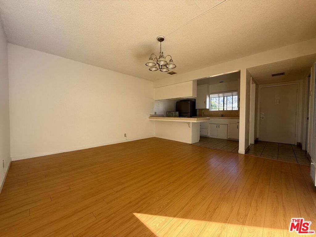 1131 Elm Avenue G, Glendale, CA 91201