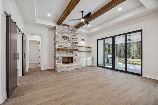180 Red Hawk Road, Huntsville, TX 77340