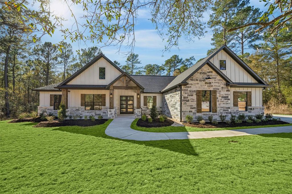 180 Red Hawk Road, Huntsville, TX 77340