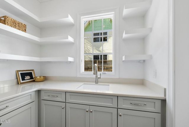 2212 Bedford Avenue, Raleigh, NC 27607