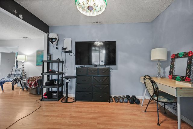 115 W Swain Rd, Stockton, CA 95207