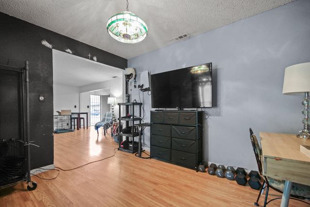 115 W Swain Rd, Stockton, CA 95207