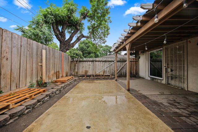 115 W Swain Rd, Stockton, CA 95207