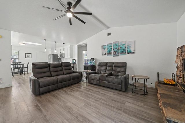 67 Saint Andrews Rd, Valley Springs, CA 95252