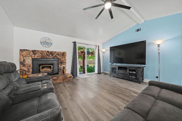 67 Saint Andrews Rd, Valley Springs, CA 95252