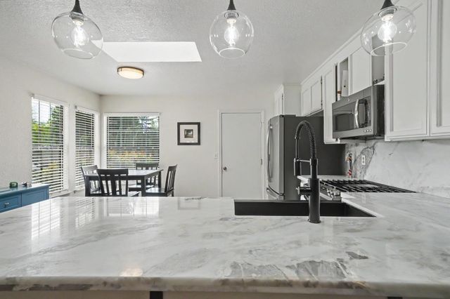 67 Saint Andrews Rd, Valley Springs, CA 95252