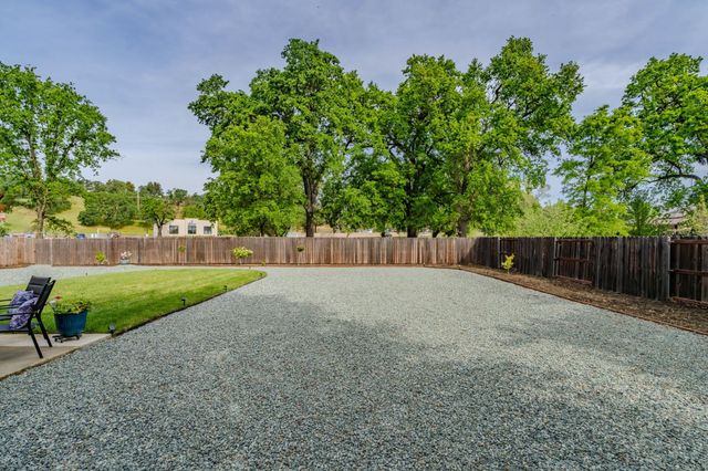 67 Saint Andrews Rd, Valley Springs, CA 95252