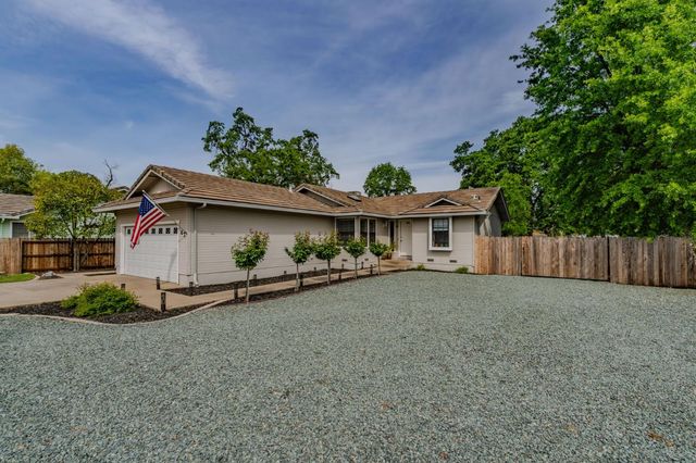 67 Saint Andrews Rd, Valley Springs, CA 95252