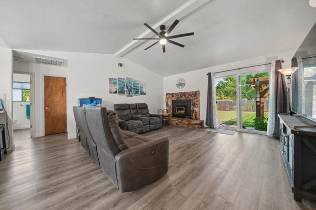 67 Saint Andrews Rd, Valley Springs, CA 95252