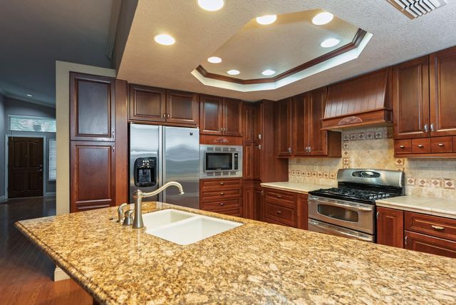 8949 Laguna Place Way, Elk Grove, CA 95758