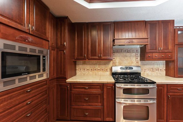 8949 Laguna Place Way, Elk Grove, CA 95758