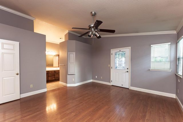 8949 Laguna Place Way, Elk Grove, CA 95758