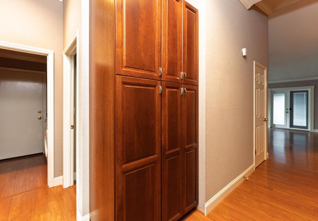 8949 Laguna Place Way, Elk Grove, CA 95758