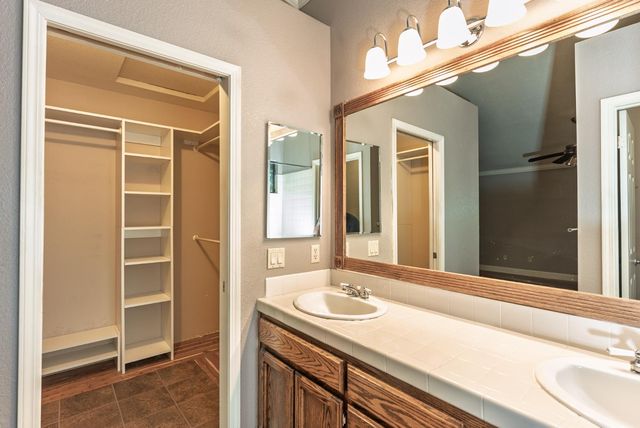 8949 Laguna Place Way, Elk Grove, CA 95758