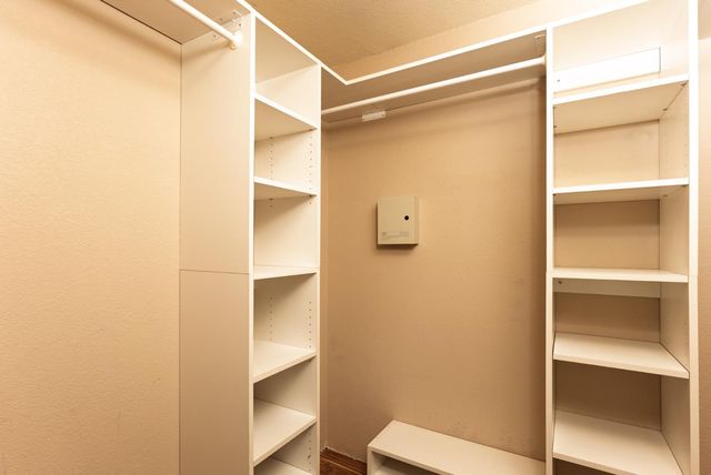 8949 Laguna Place Way, Elk Grove, CA 95758