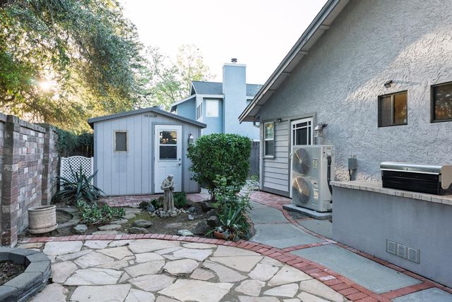 8949 Laguna Place Way, Elk Grove, CA 95758