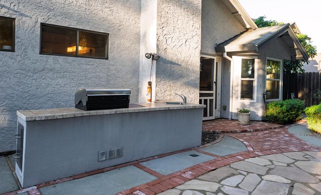 8949 Laguna Place Way, Elk Grove, CA 95758