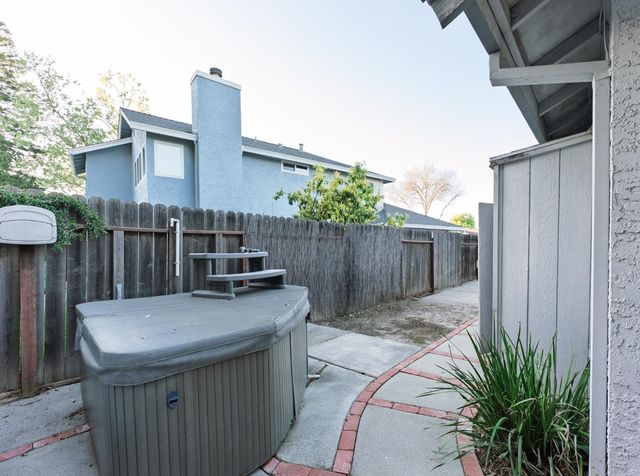 8949 Laguna Place Way, Elk Grove, CA 95758