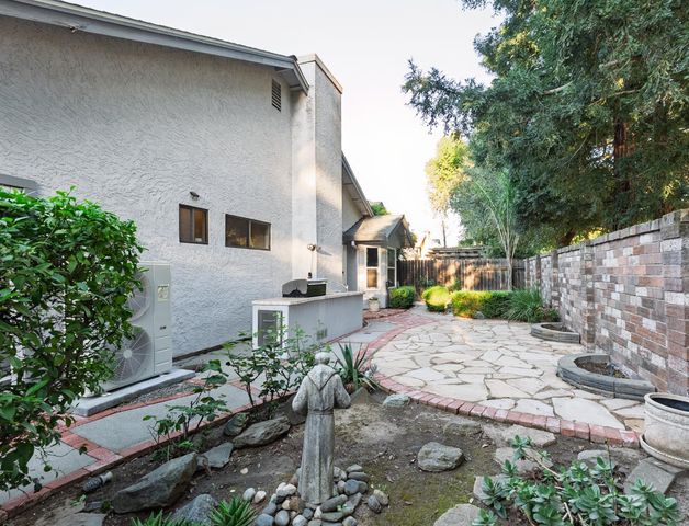 8949 Laguna Place Way, Elk Grove, CA 95758