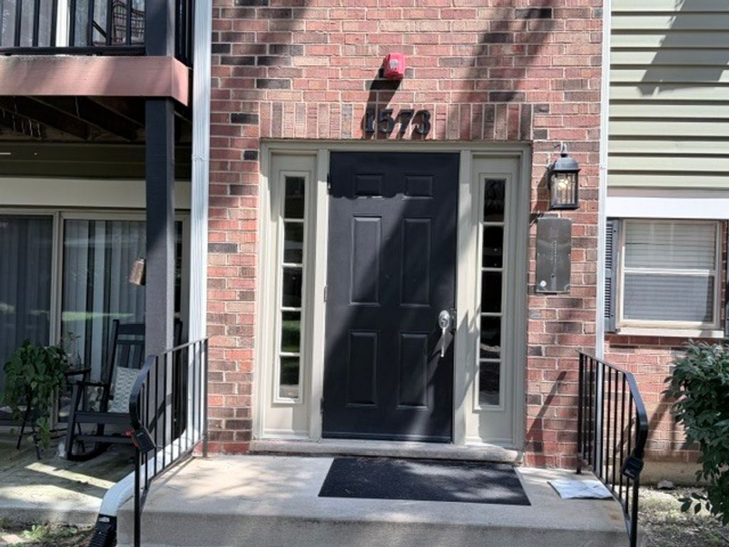 1573 Raymond Drive 102, Naperville, IL 60563