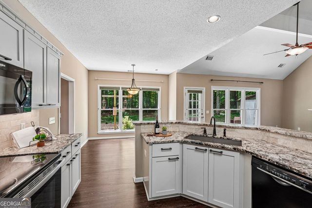 6395 Seymour Court NW, Acworth, GA 30101