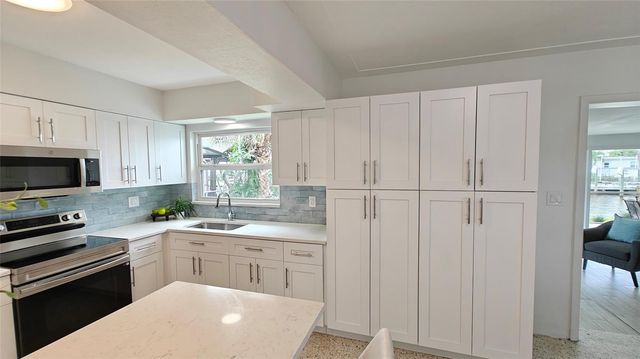 8521 42ND AVENUE N, St Petersburg, FL 33709