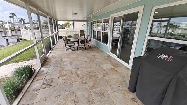 8521 42ND AVENUE N, St Petersburg, FL 33709