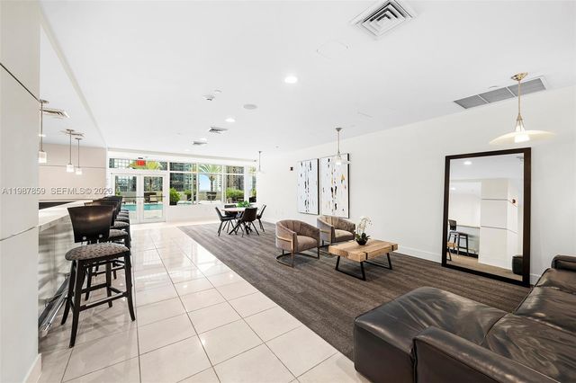 1250 S Miami Ave 1015, Miami, FL 33130