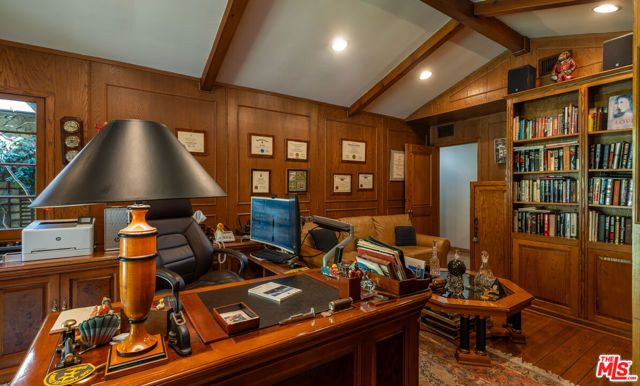 9415 Cherokee Lane, Beverly Hills, CA 90210