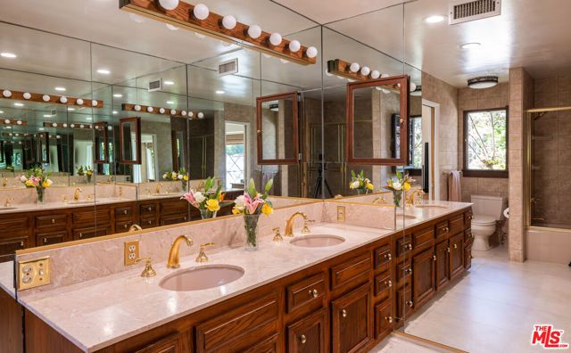 9415 Cherokee Lane, Beverly Hills, CA 90210