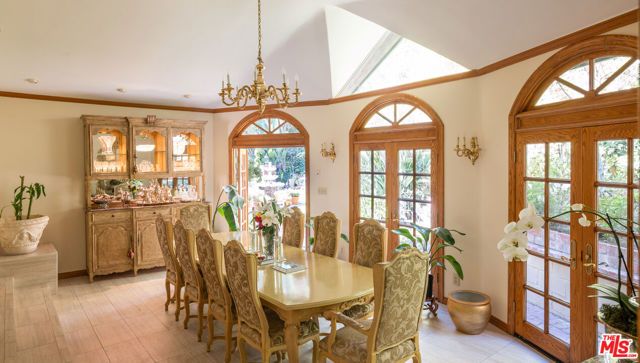 9415 Cherokee Lane, Beverly Hills, CA 90210