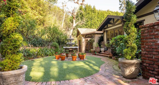 9415 Cherokee Lane, Beverly Hills, CA 90210