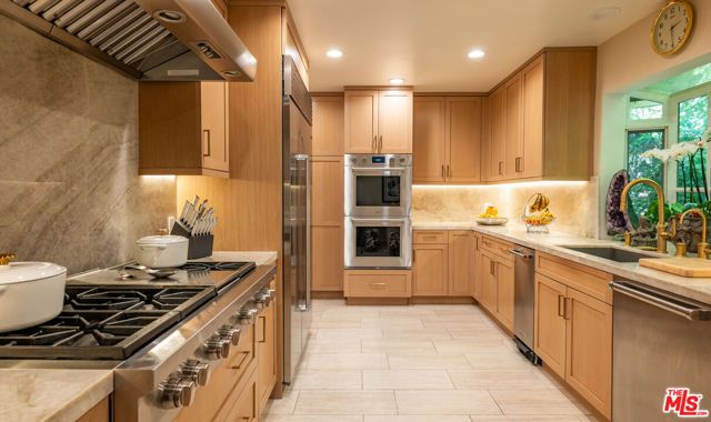 9415 Cherokee Lane, Beverly Hills, CA 90210